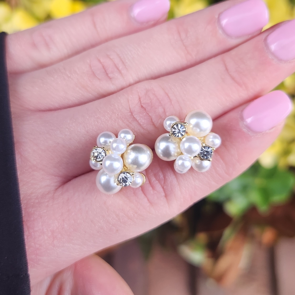 BRAND NEW - Cluster of Pearl Earrings